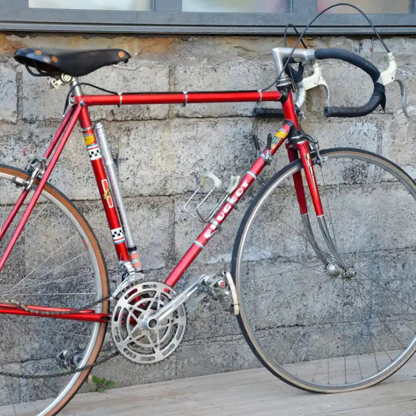 Vélo de course Vintage Peugeot rouge— Taille M/L